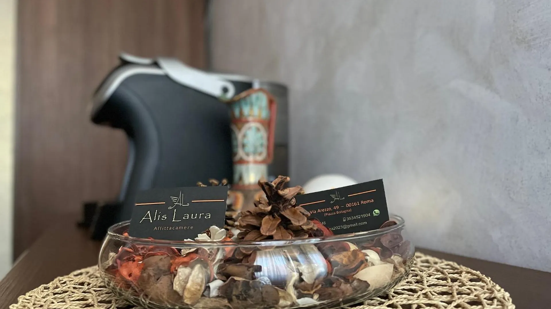 Frühstückspension Alis Laura Guest House - 150M From Piazza Bologna Metro And 10 Minutes From The Colosseum Italien