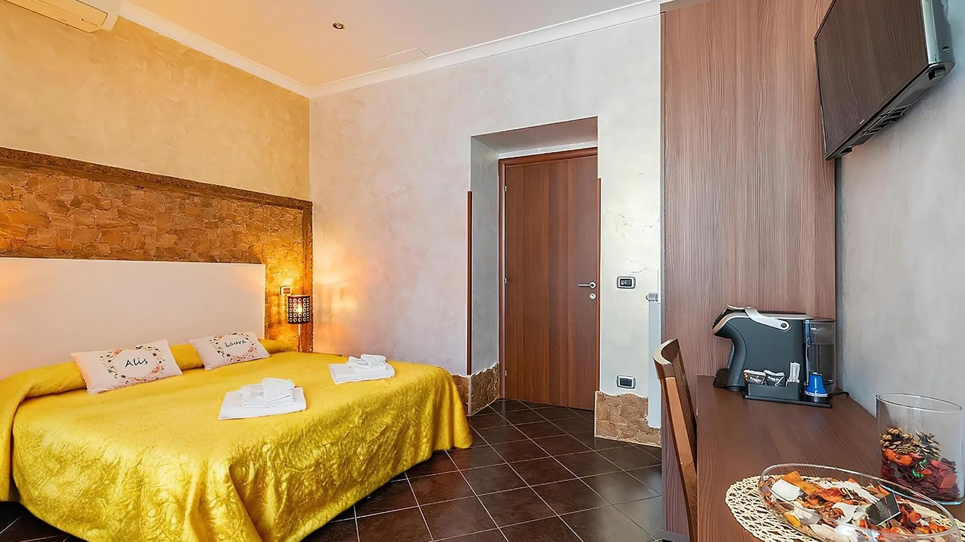 Alis Laura Guest House - 150M From Piazza Bologna Metro And 10 Minutes From The Colosseum Frühstückspension