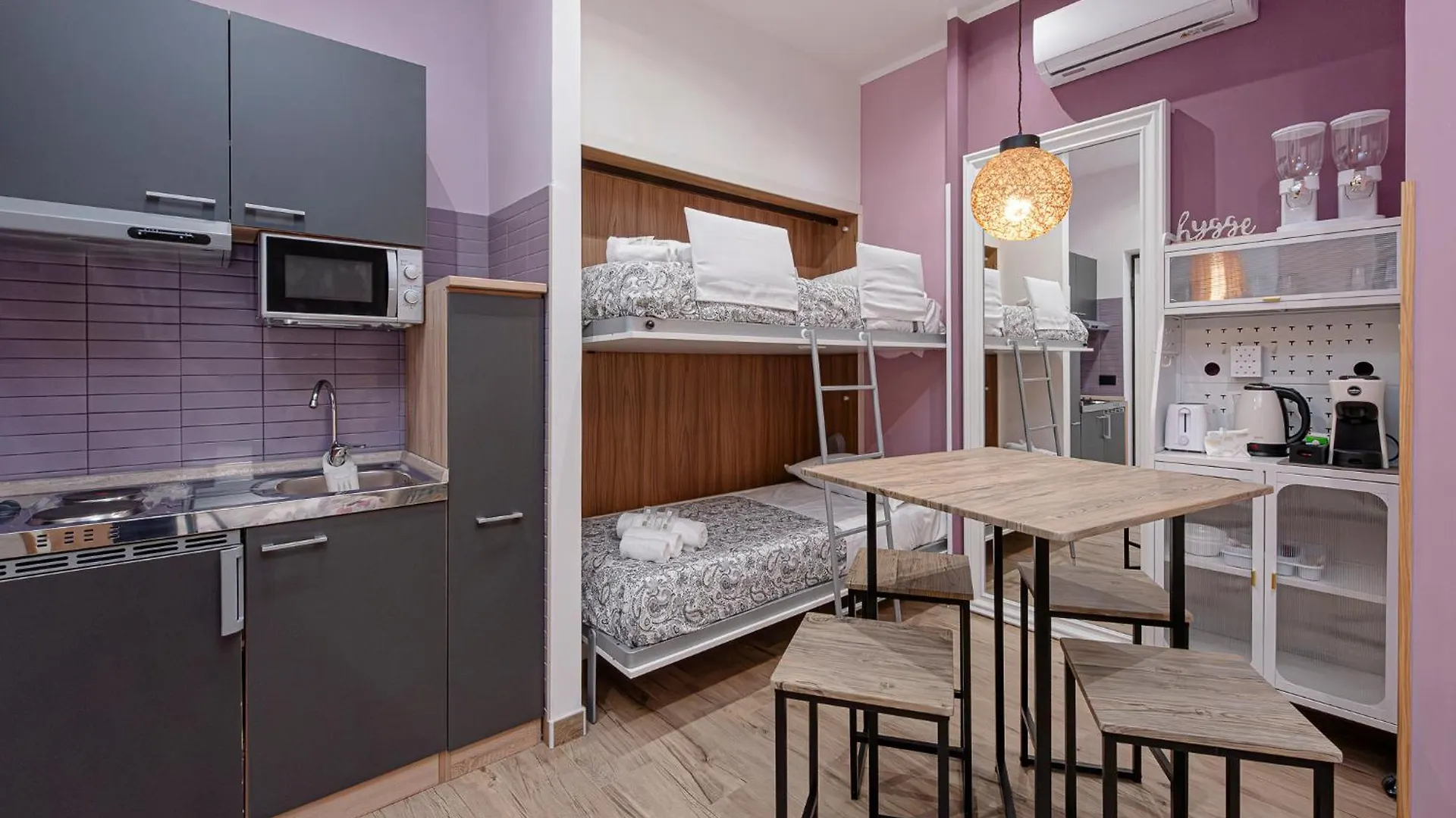 Frühstückspension Alis Laura Guest House - 150M From Piazza Bologna Metro And 10 Minutes From The Colosseum Italien